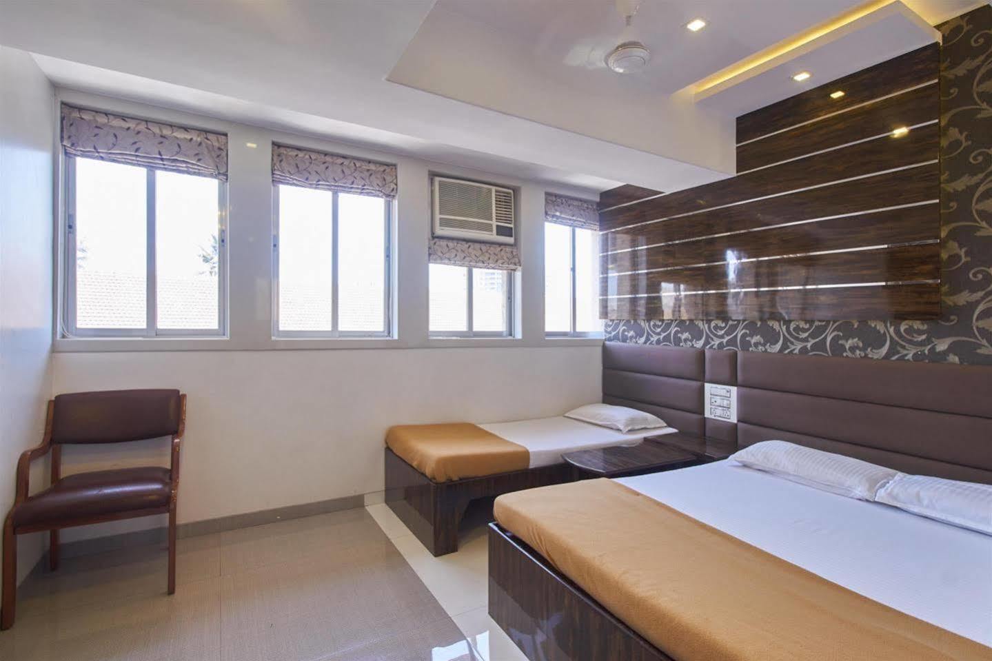 Oyo 28893 Hotel Gulf Bombay Exterior foto